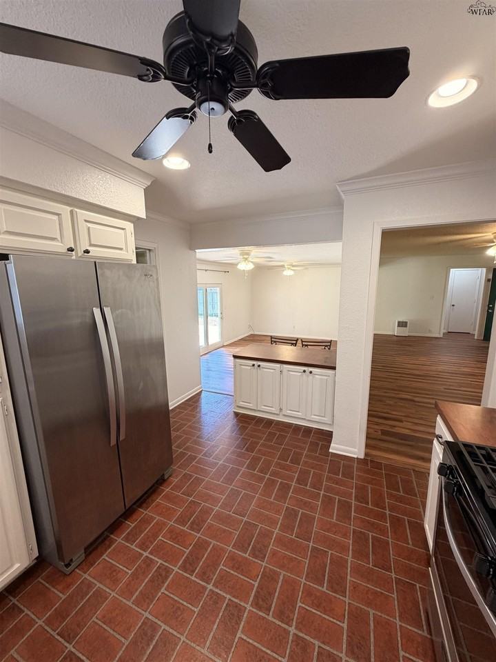 3421 Sherwood Ln - Photo 5 of 20