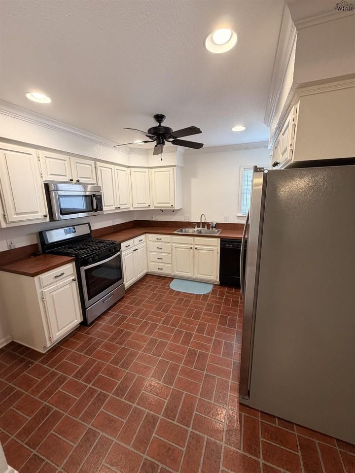 3421 Sherwood Ln - Photo 6 of 20