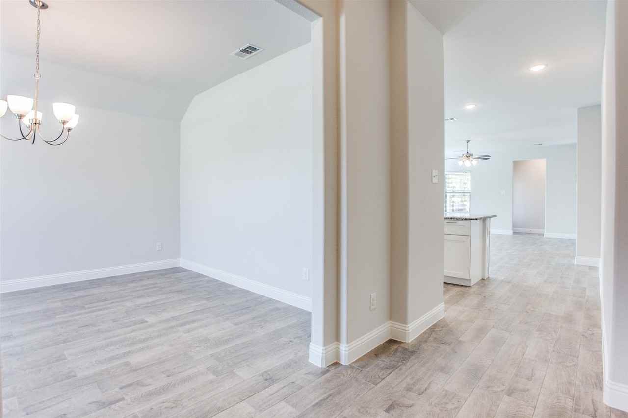 3501 Montadale Ave - Photo 7 of 27
