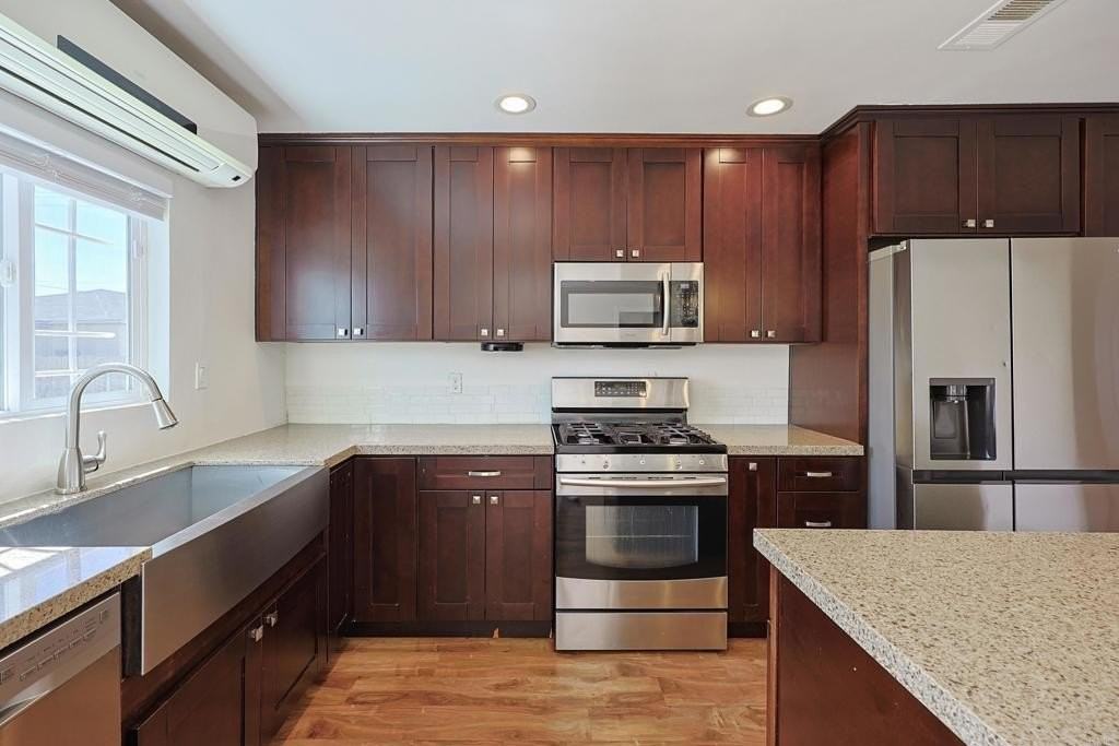 488 D St - Photo 7 of 26