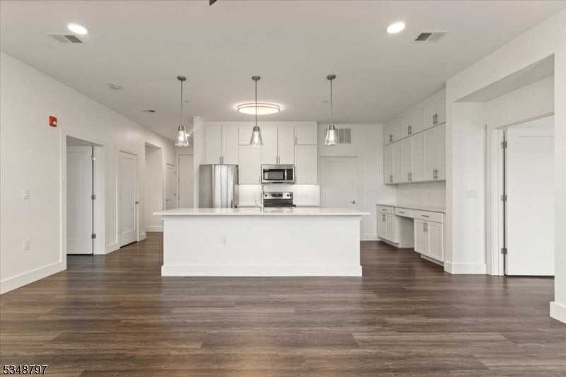 450 Springfield Ave - Photo 3 of 26