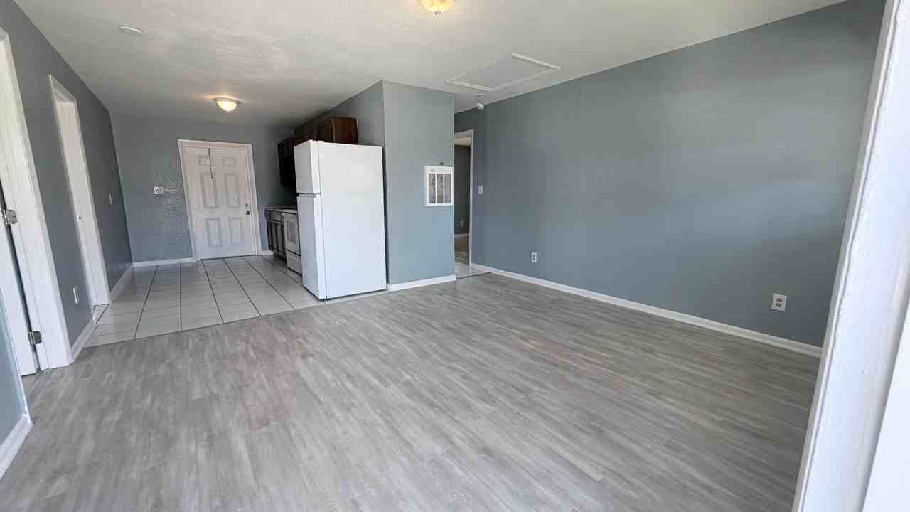 1225 Avenue K - Photo 2 of 22