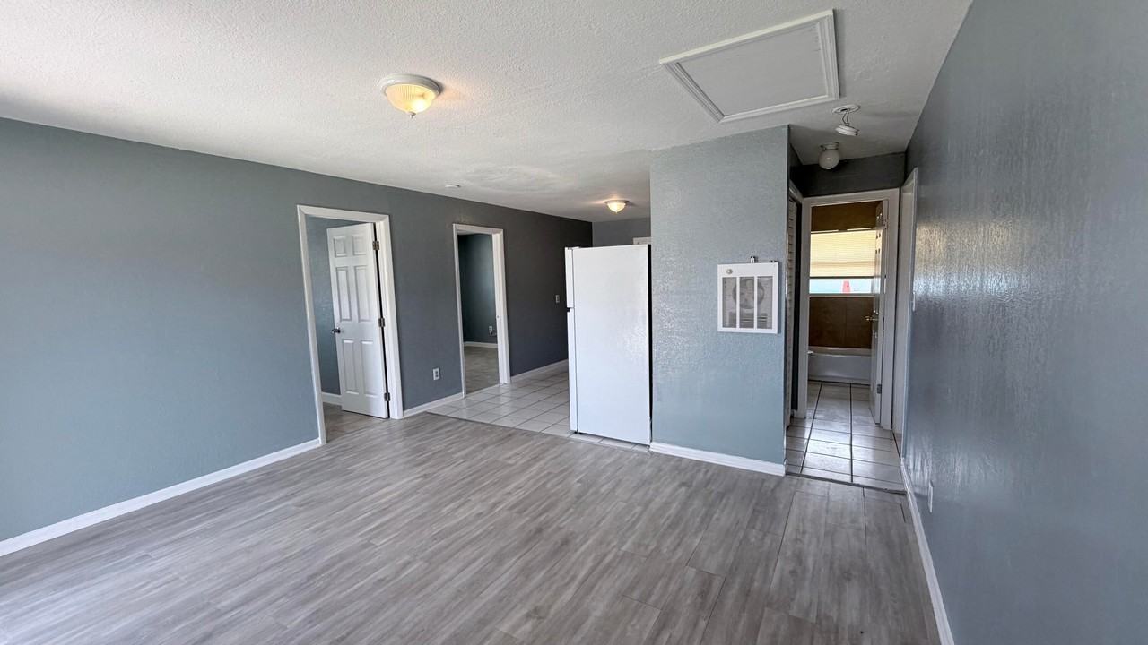 1225 Avenue K - Photo 3 of 22
