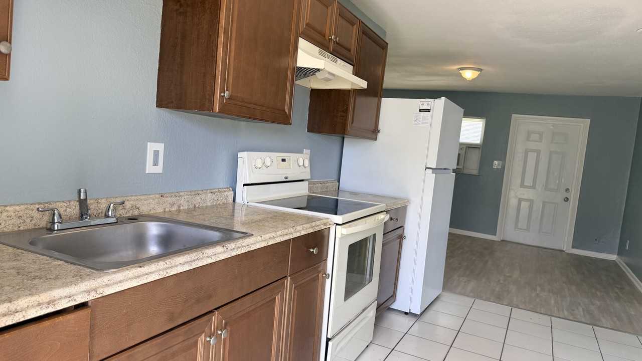 1225 Avenue K - Photo 7 of 22