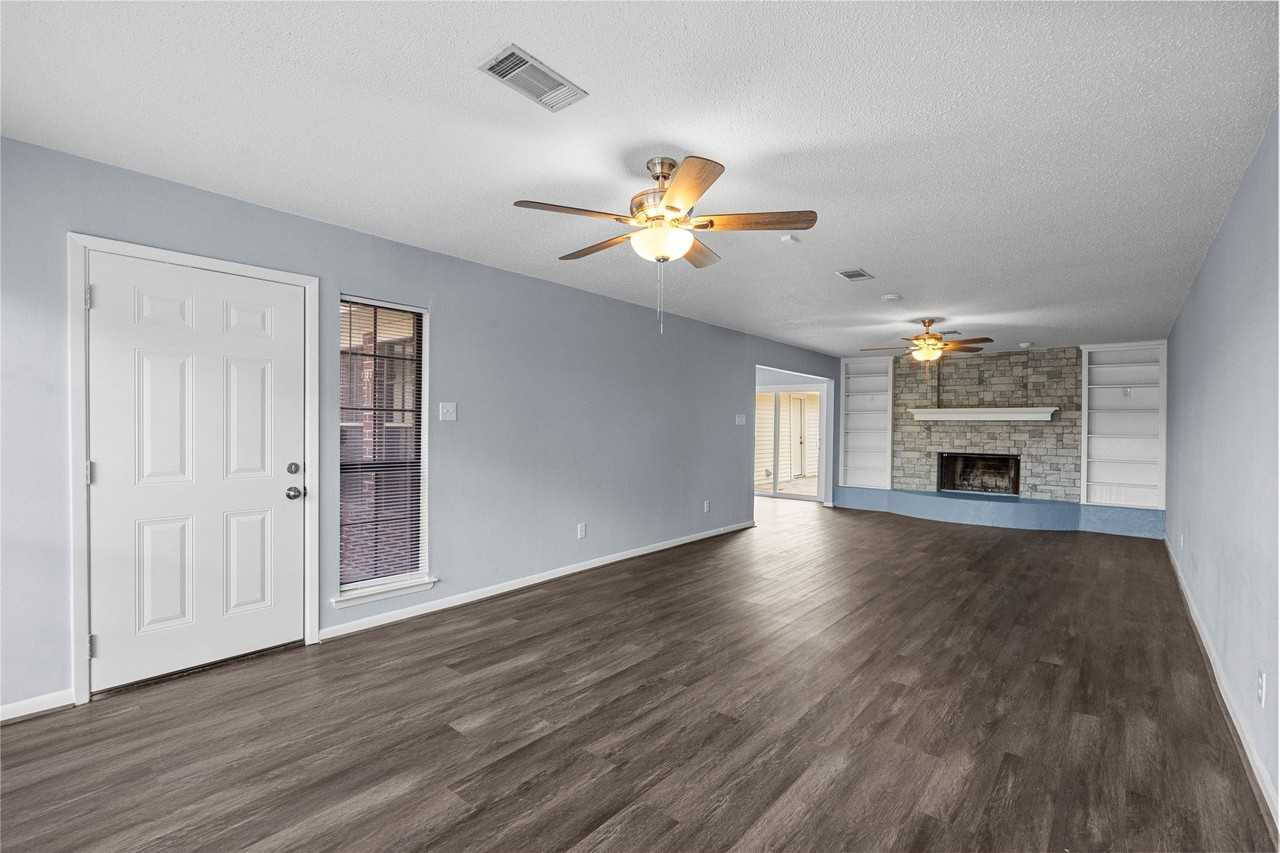 1421 16th Ave N - Photo 5 of 31
