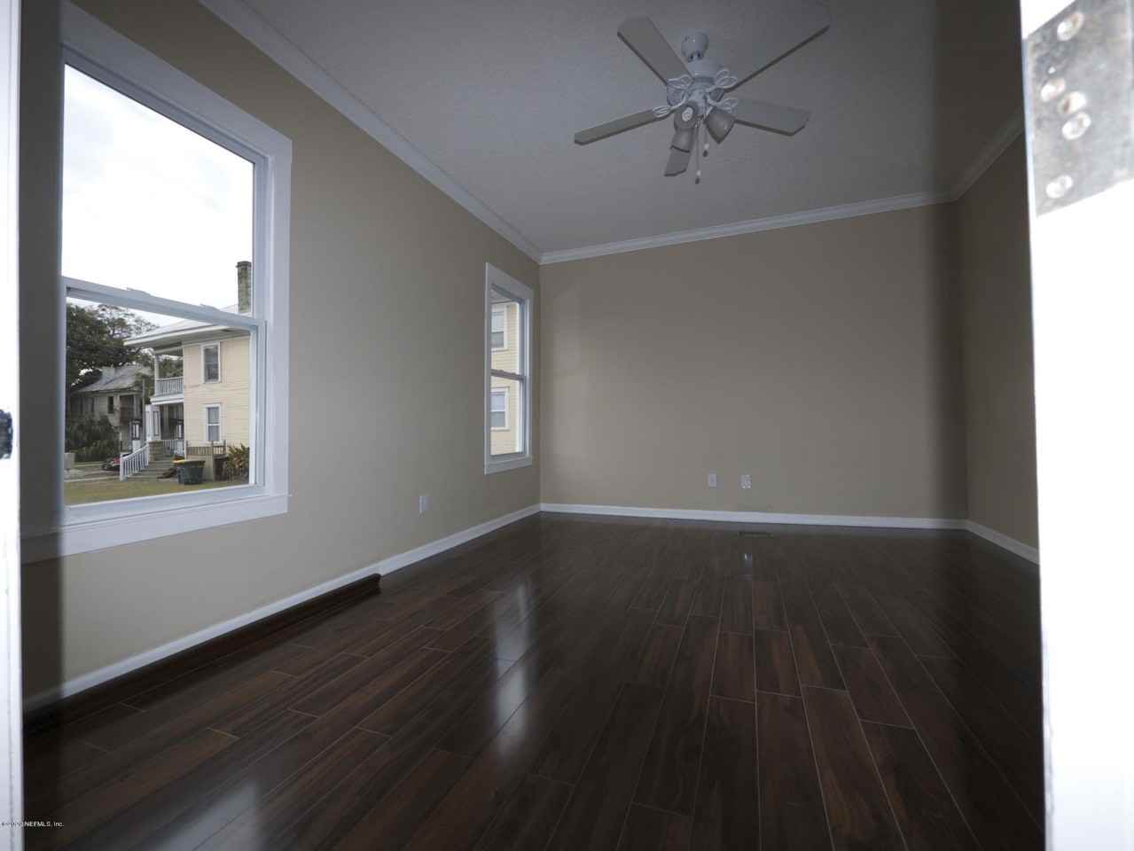 211 E 4th St - Photo 3 of 50
