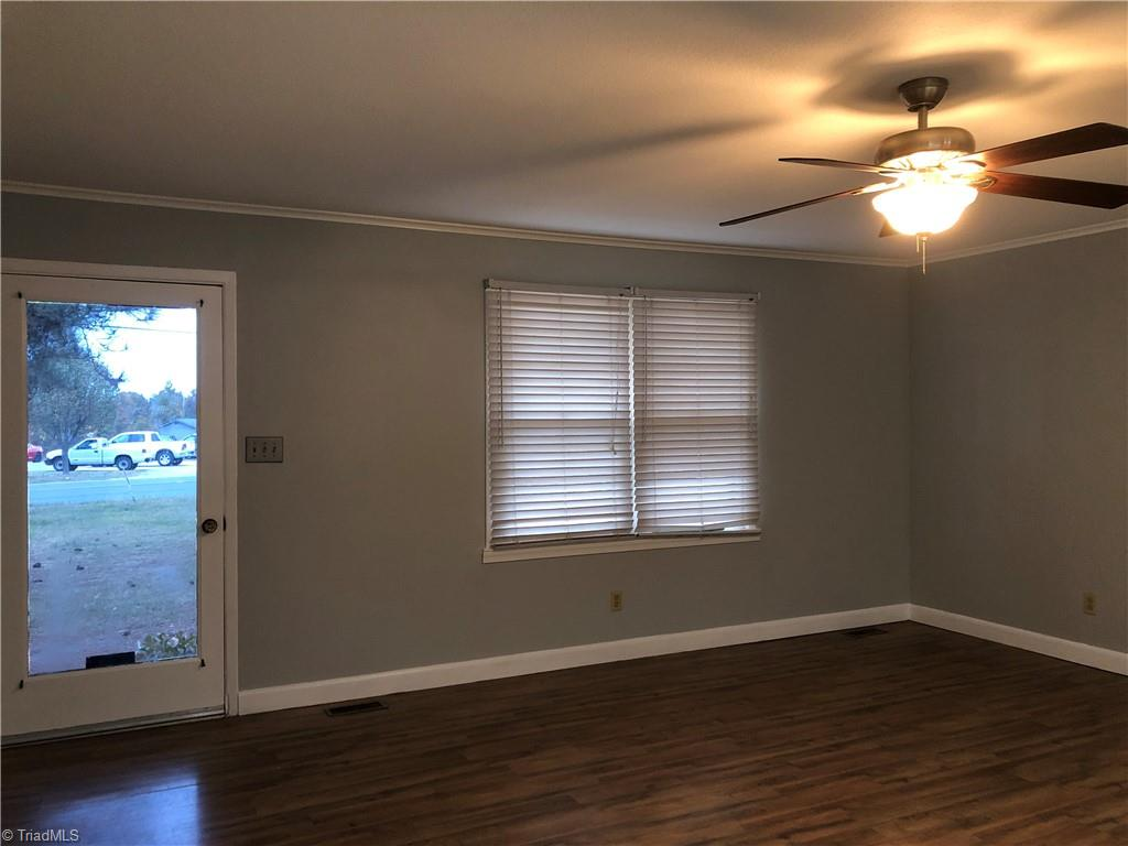 1372 Unity St #B - Photo 5 of 10