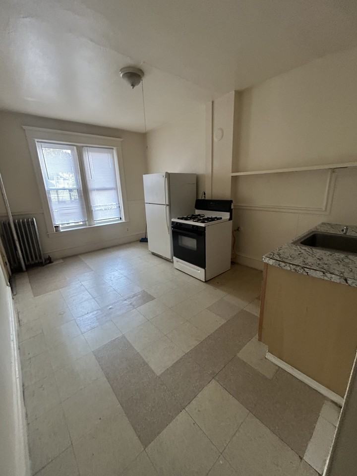 211 Walnut Street #3R - Photo 5 of 9