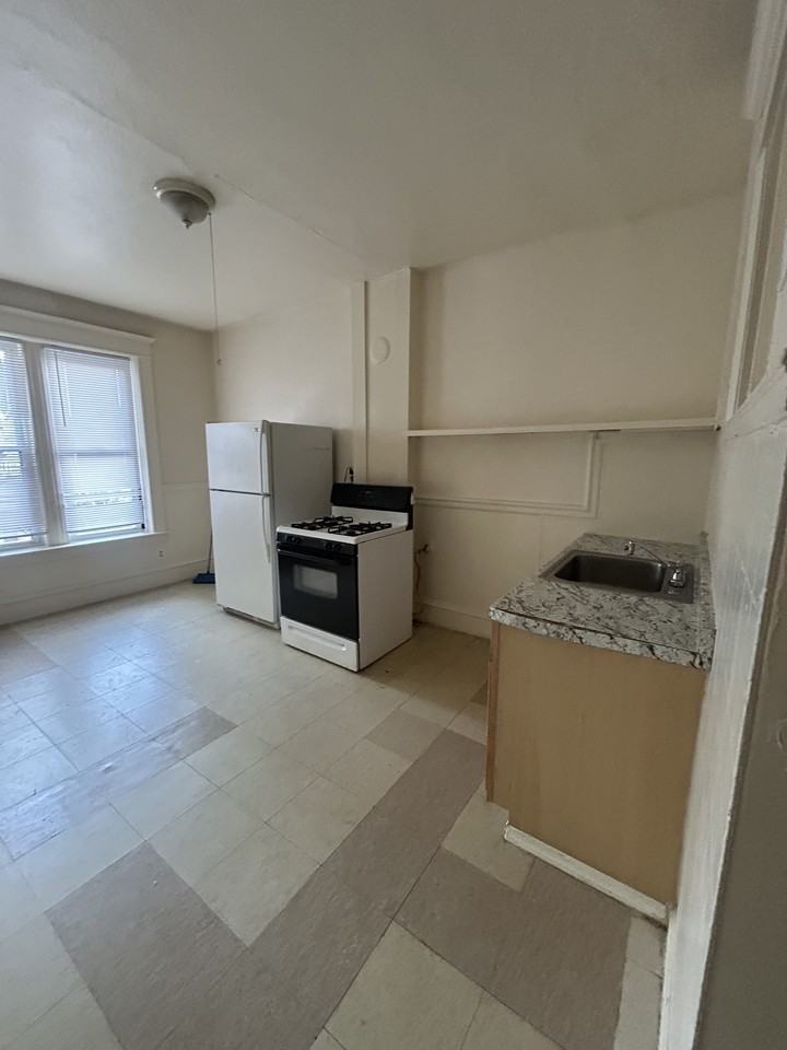 211 Walnut Street #3R - Photo 2 of 9