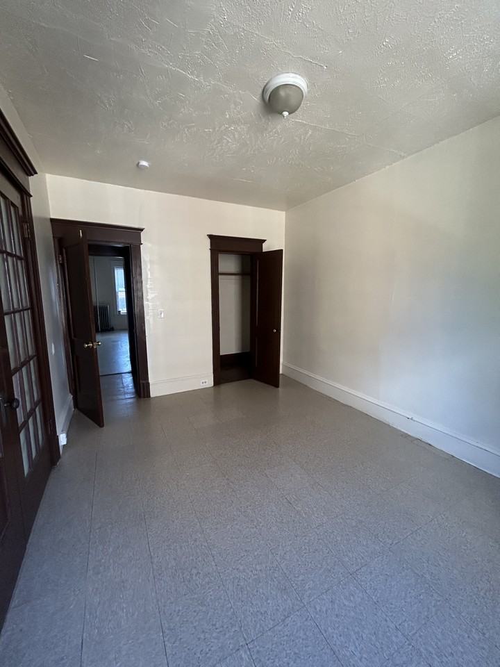 211 Walnut Street #3R - Photo 3 of 9