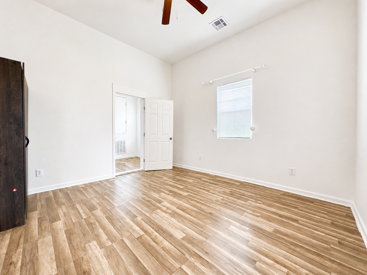 433 Homer St #1 - Photo 4 of 21