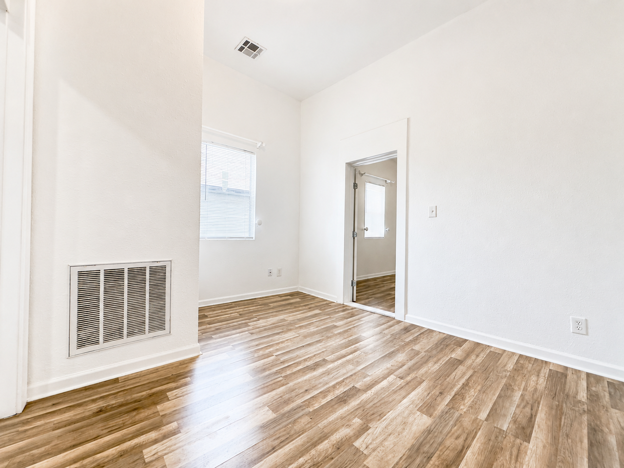 433 Homer St #1 - Photo 5 of 21