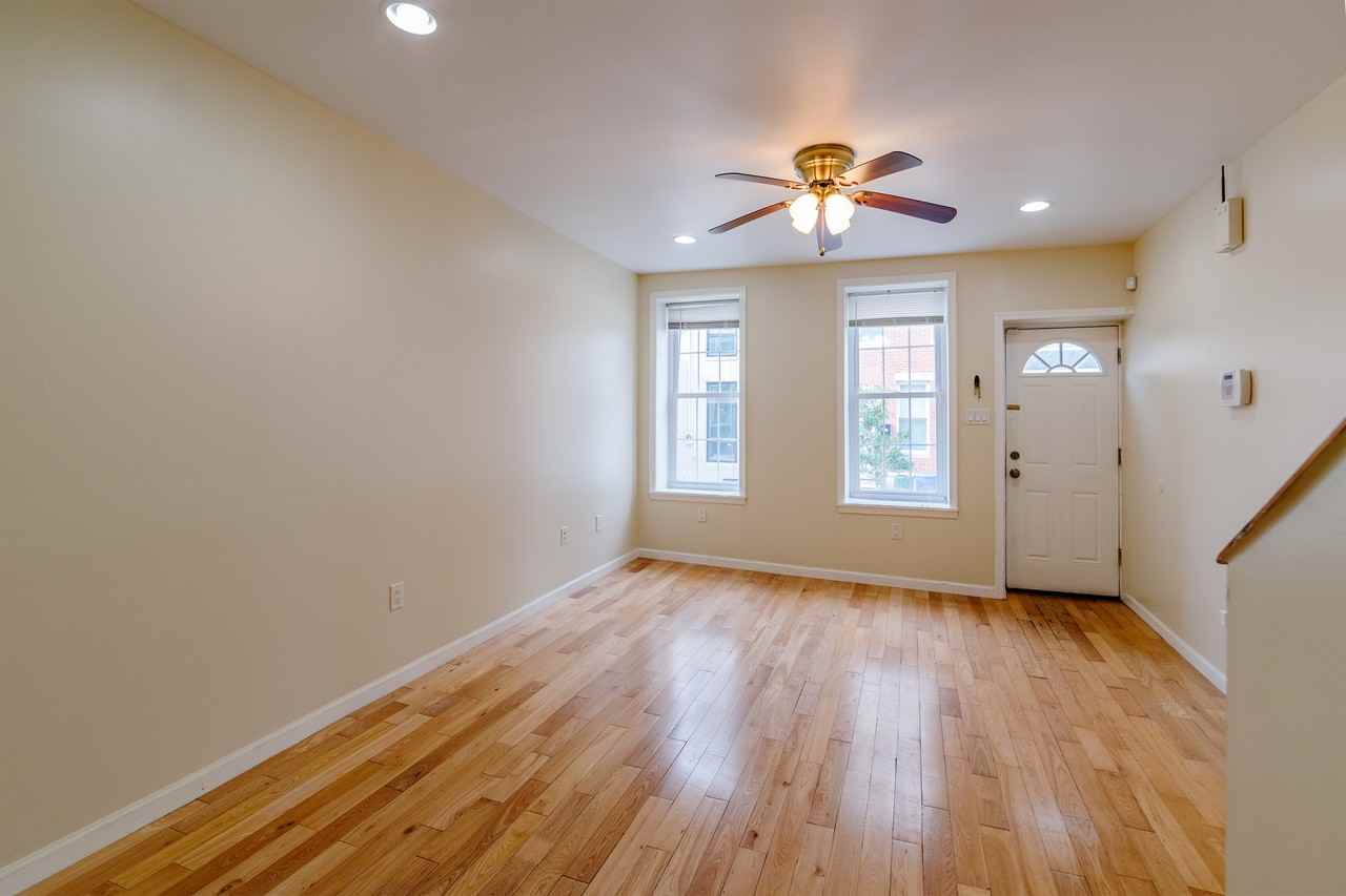2134 Sears St #1 - Photo 4 of 17