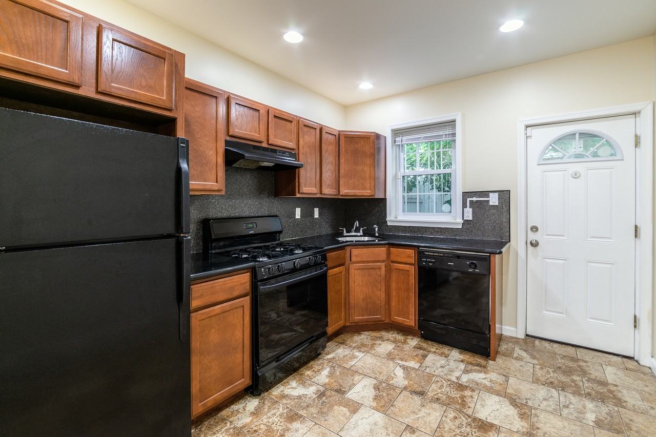 2134 Sears St #1 - Photo 6 of 17