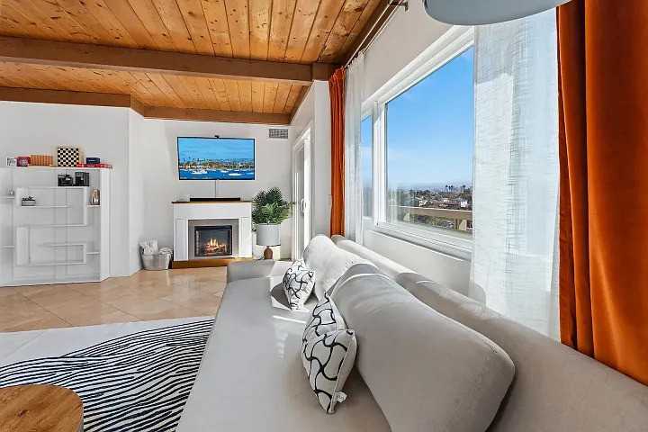 3625 Kingsley St #1 - Photo 5 of 39