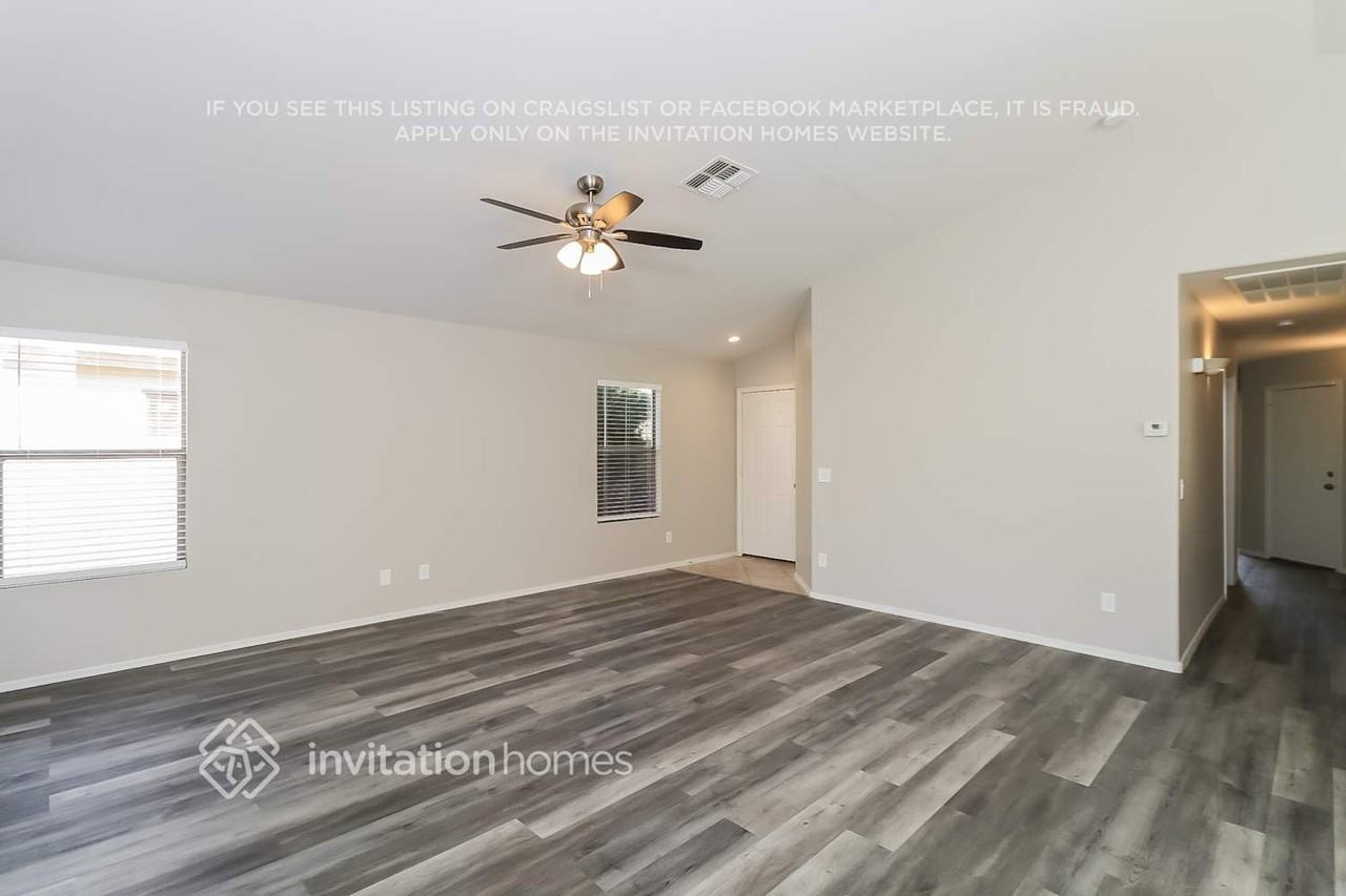 12506 W Lincoln St - Photo 2 of 10
