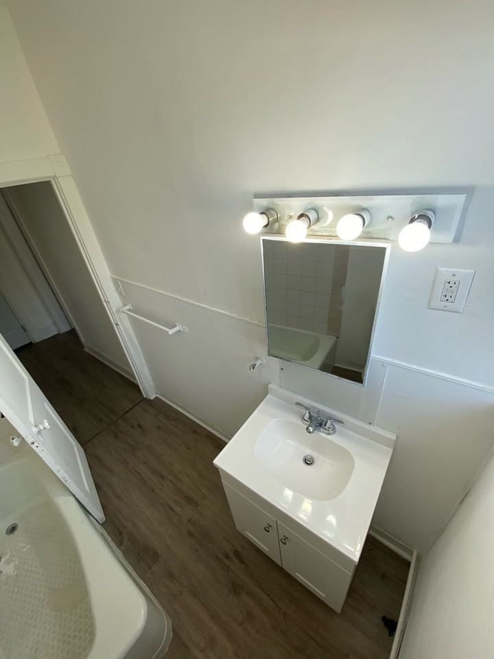 196-198 East Broadway - 1 #1 - Photo 6 of 6