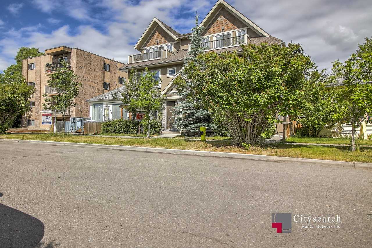 922 1-922 3 Ave Nw