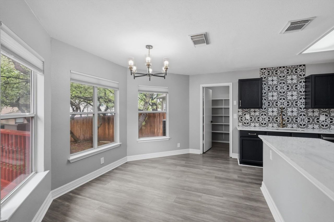 3947 Knollcross #1 - Photo 3 of 10