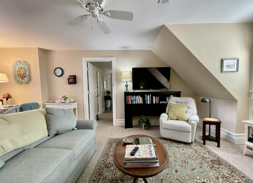 160 Palmetto RoadUnit #A - Photo 3 of 8