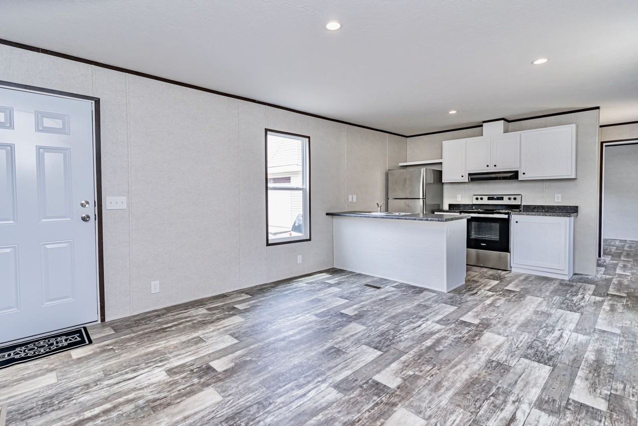 923 W Lee Rd #8 - Photo 3 of 10