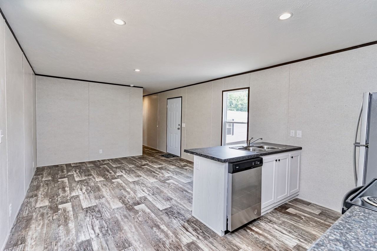 923 W Lee Rd #8 - Photo 7 of 10