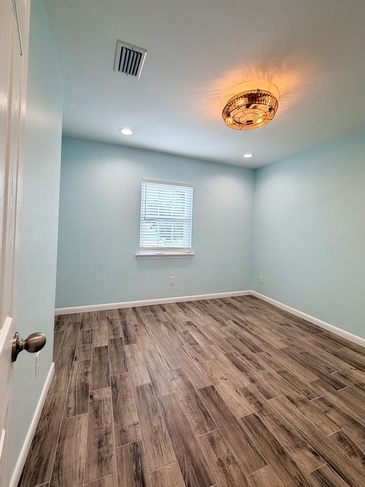 2208 E 3rd St #1 - Photo 3 of 13