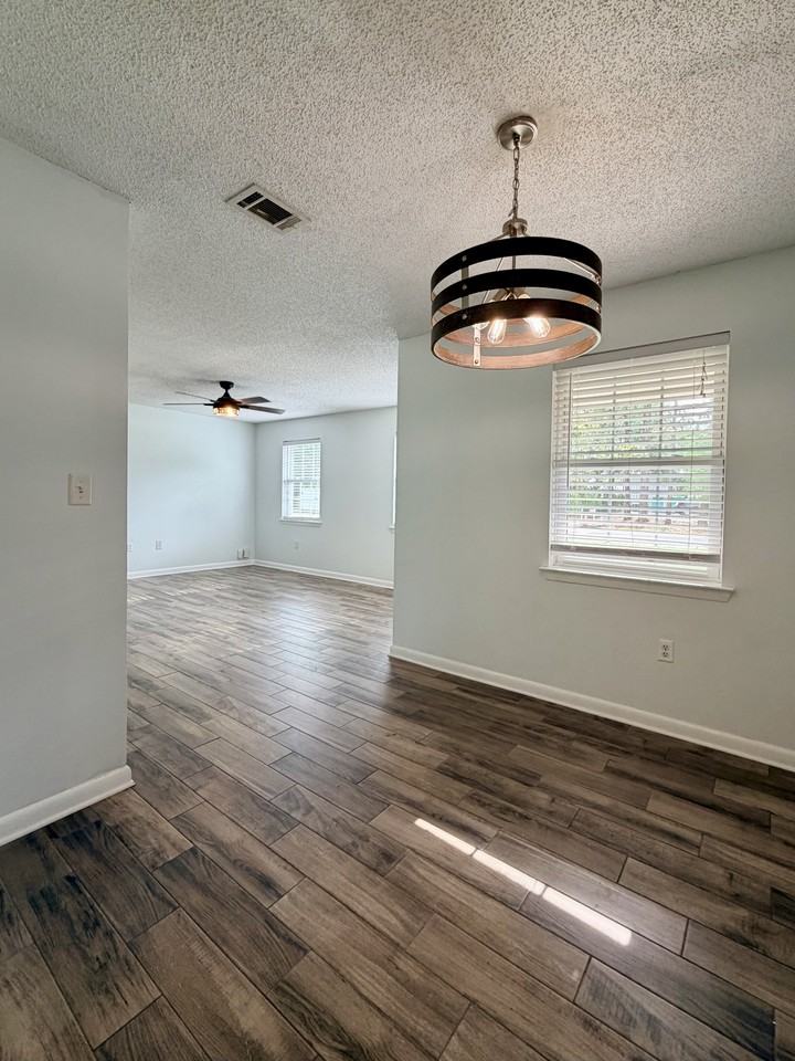 2208 E 3rd St #1 - Photo 6 of 13