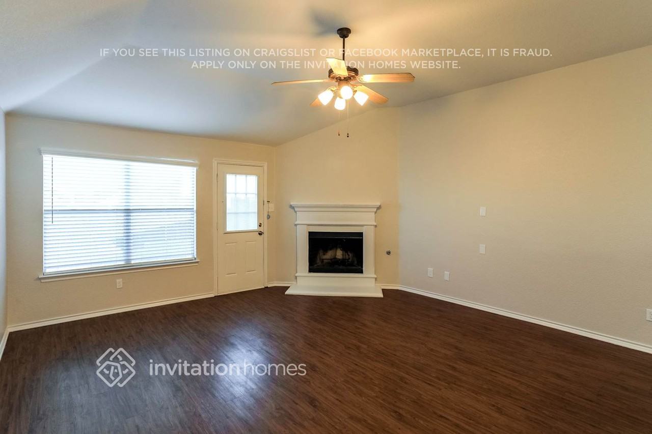 2815 Arabian Ln - Photo 3 of 17