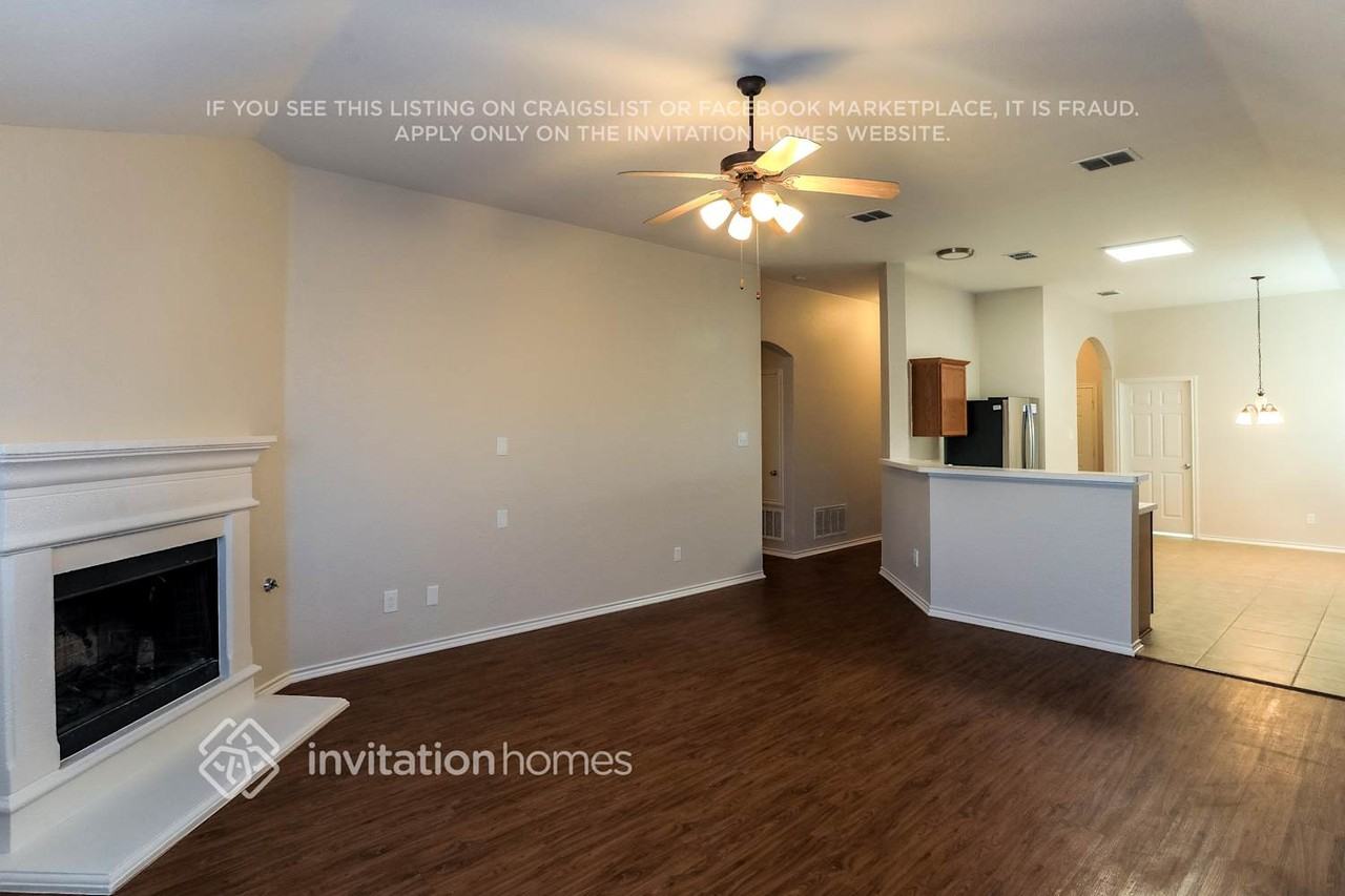 2815 Arabian Ln - Photo 4 of 17