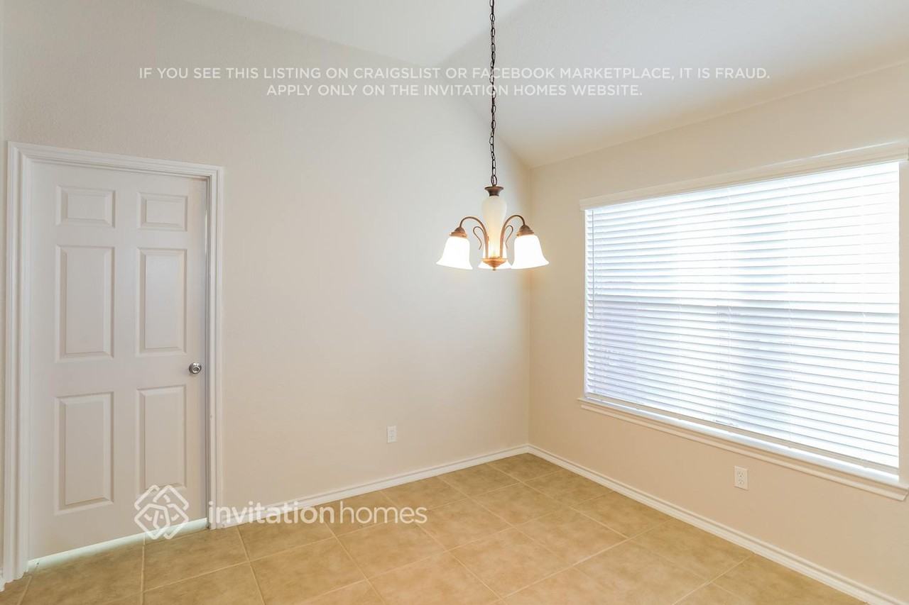 2815 Arabian Ln - Photo 5 of 17