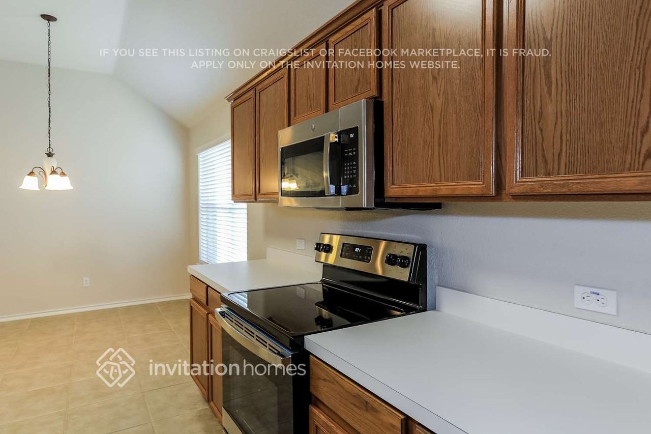 2815 Arabian Ln - Photo 6 of 17
