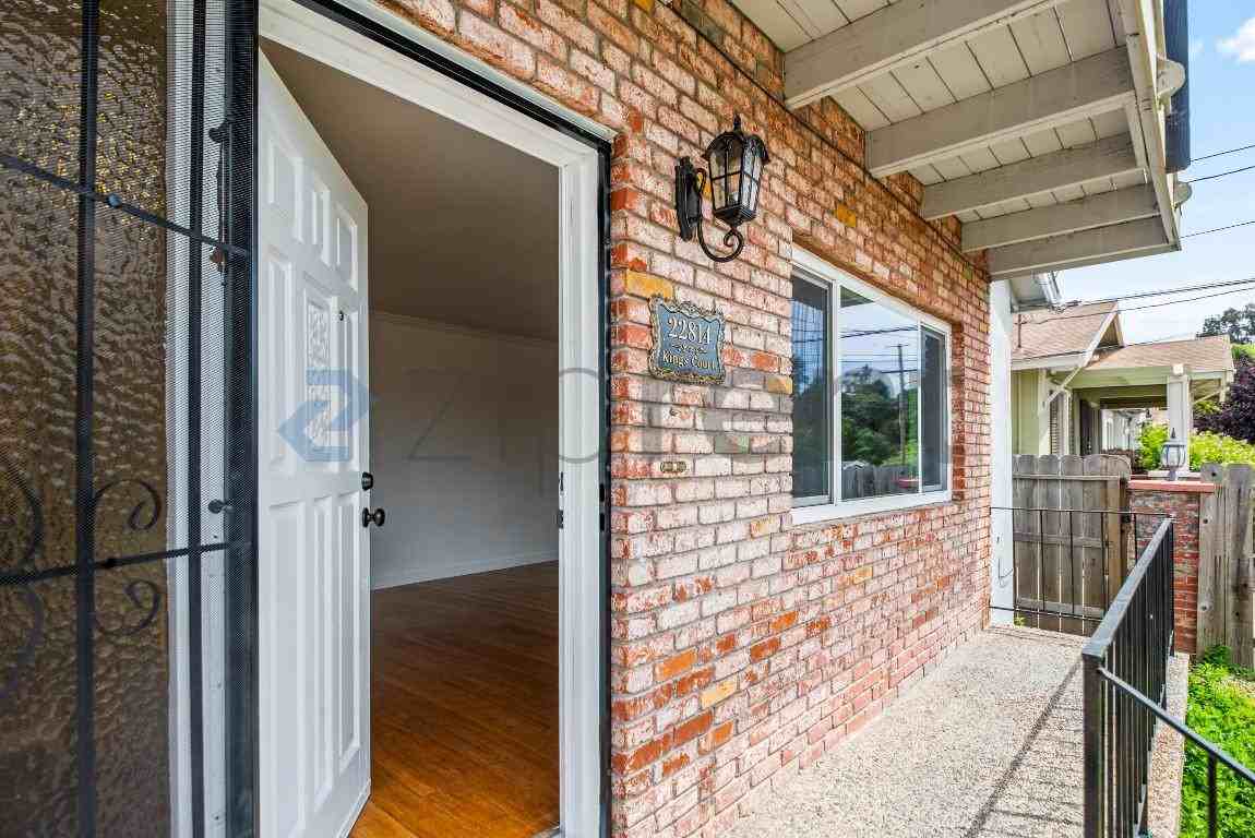 22814 Kings Ct #22814 - Photo 4 of 18