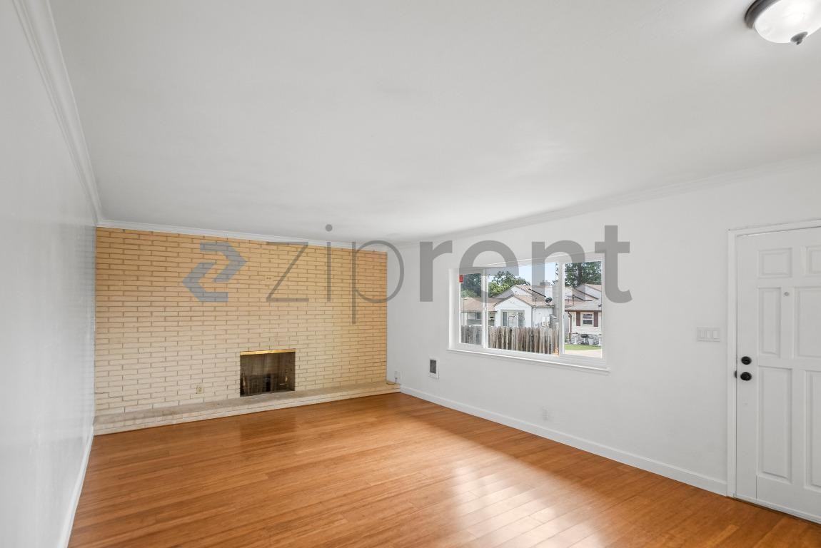 22814 Kings Ct #22814 - Photo 5 of 18