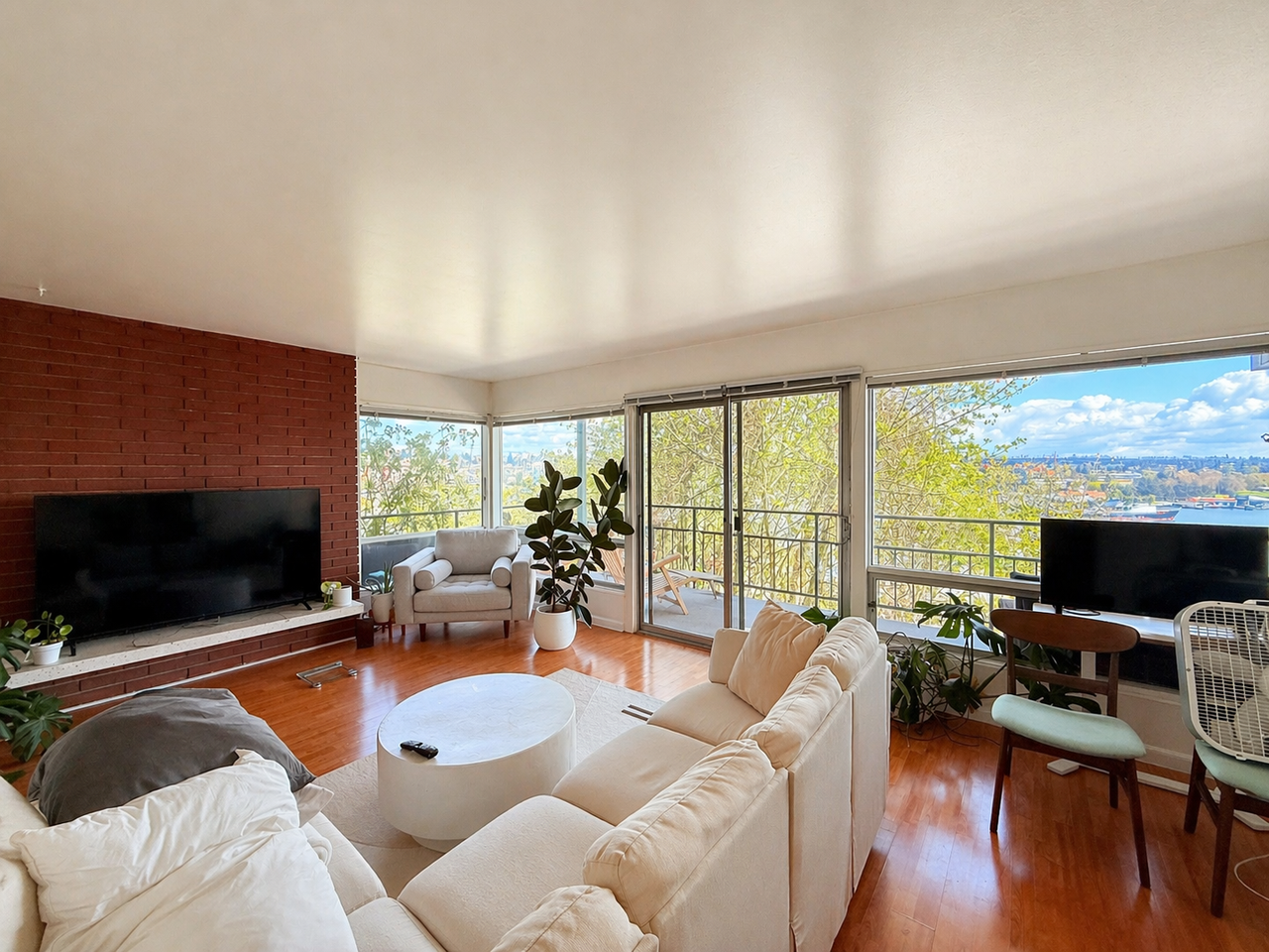 2558 Dexter Avenue North #201 - Photo 7 of 14