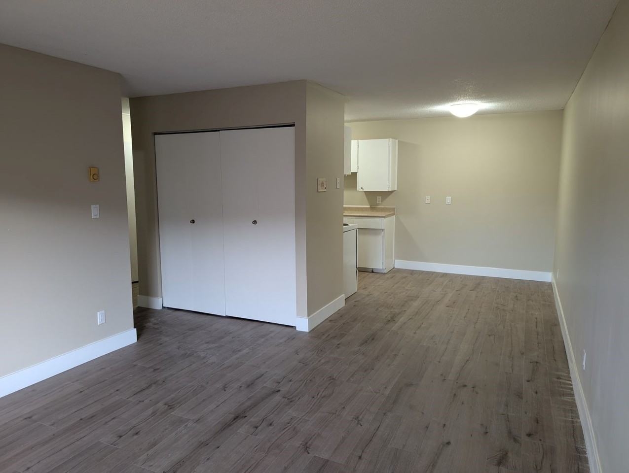 1075 12th St - Photo 2 of 6