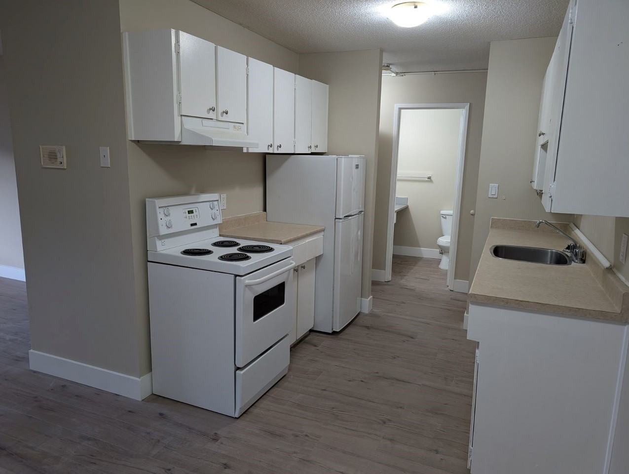 1075 12th St - Photo 3 of 6