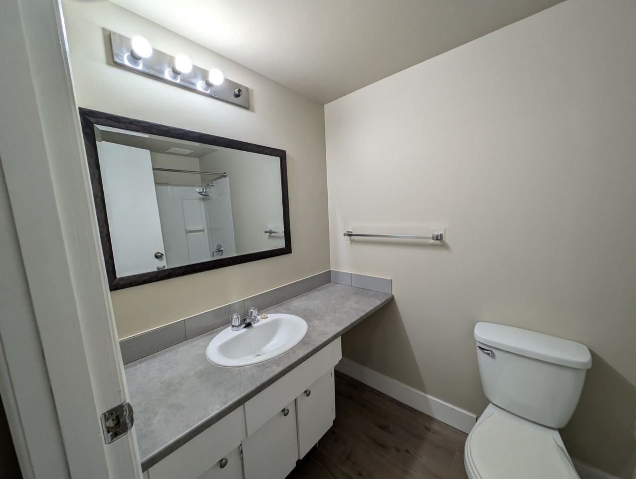 1075 12th St - Photo 5 of 6