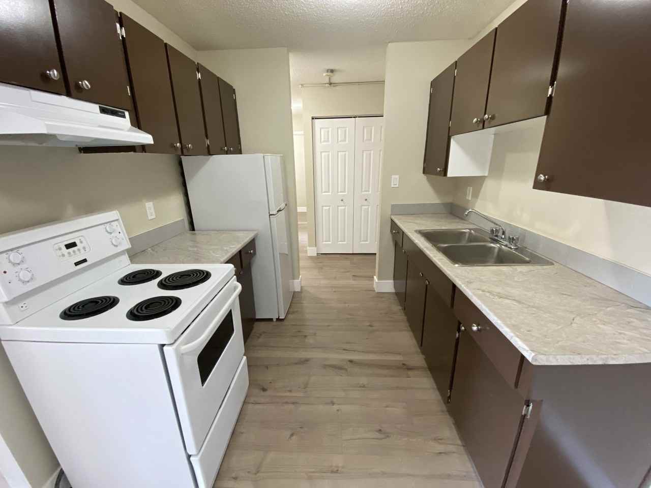 1075 12th St - Photo 2 of 11