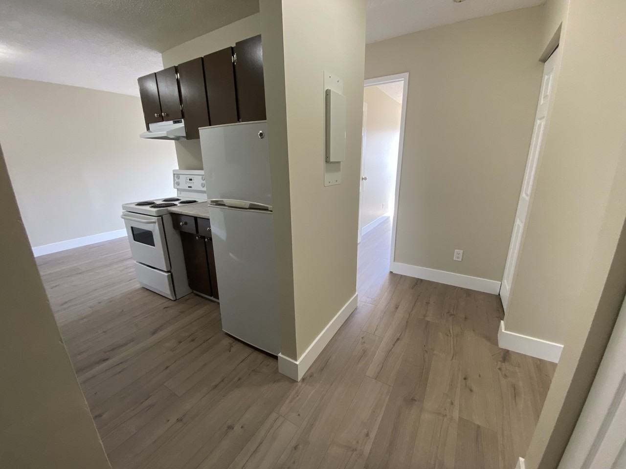 1075 12th St - Photo 3 of 11