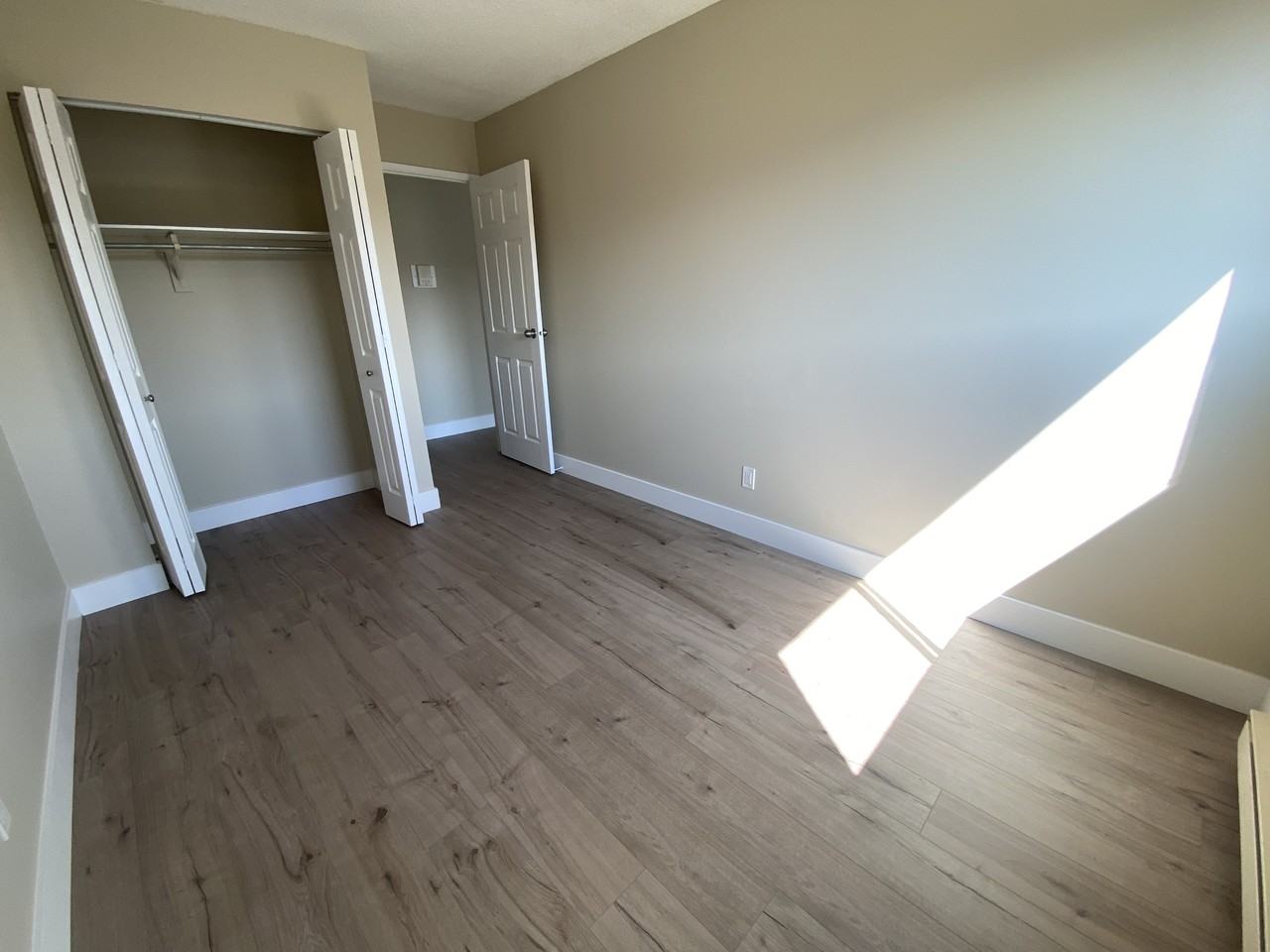 1075 12th St - Photo 5 of 11