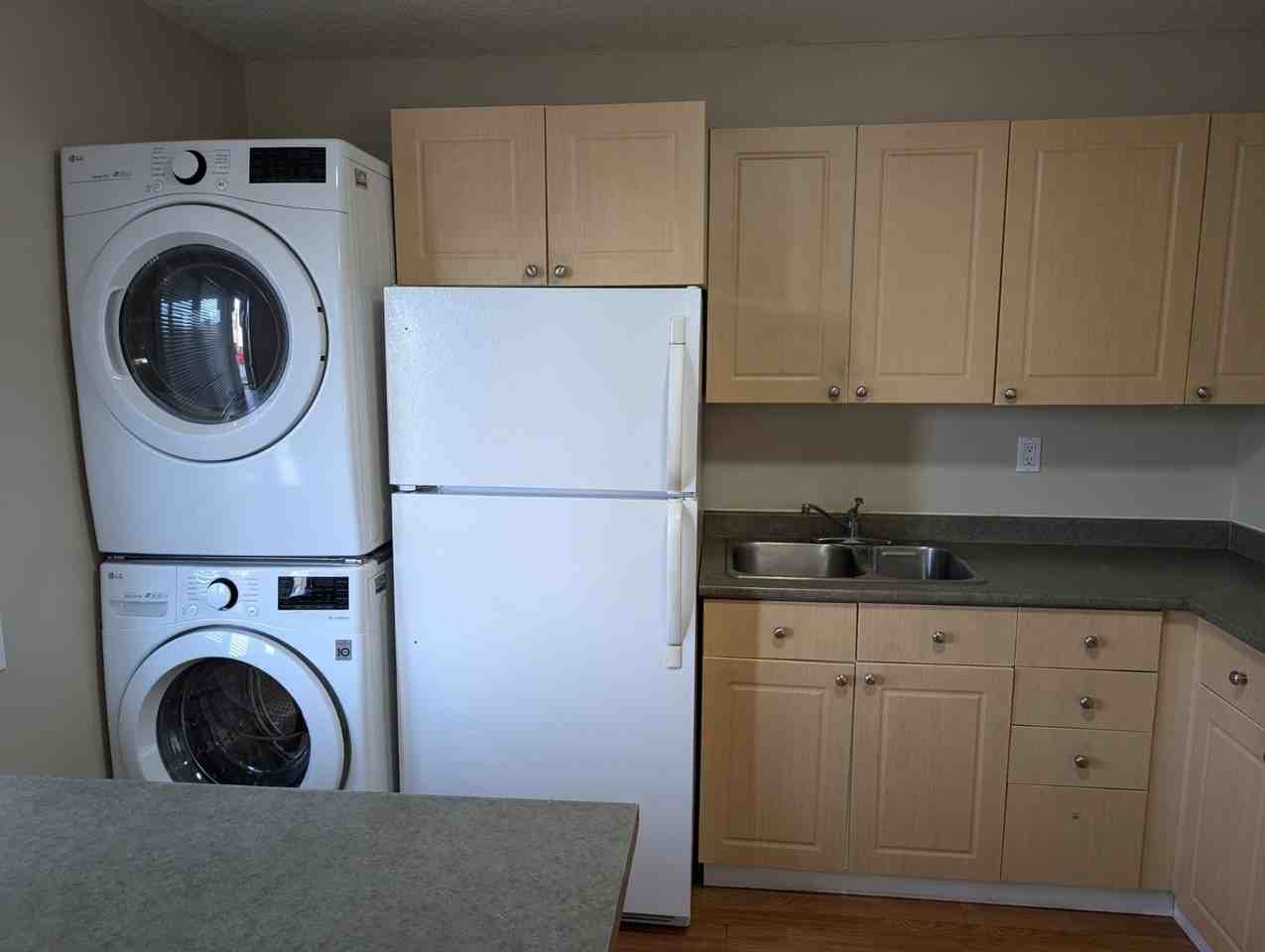 1075 12th St - Photo 4 of 11
