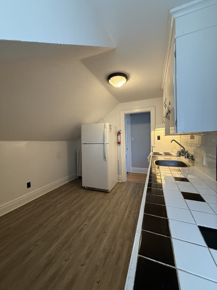 5-61 Paisley Street - Photo 3 of 6