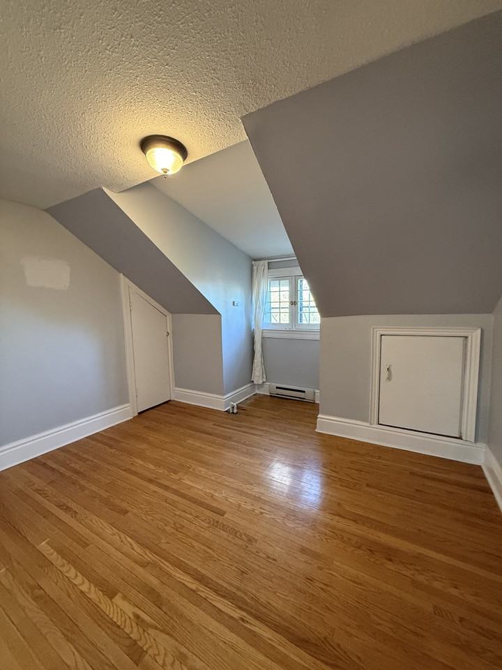 5-61 Paisley Street - Photo 4 of 6