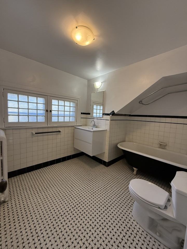 5-61 Paisley Street - Photo 6 of 6