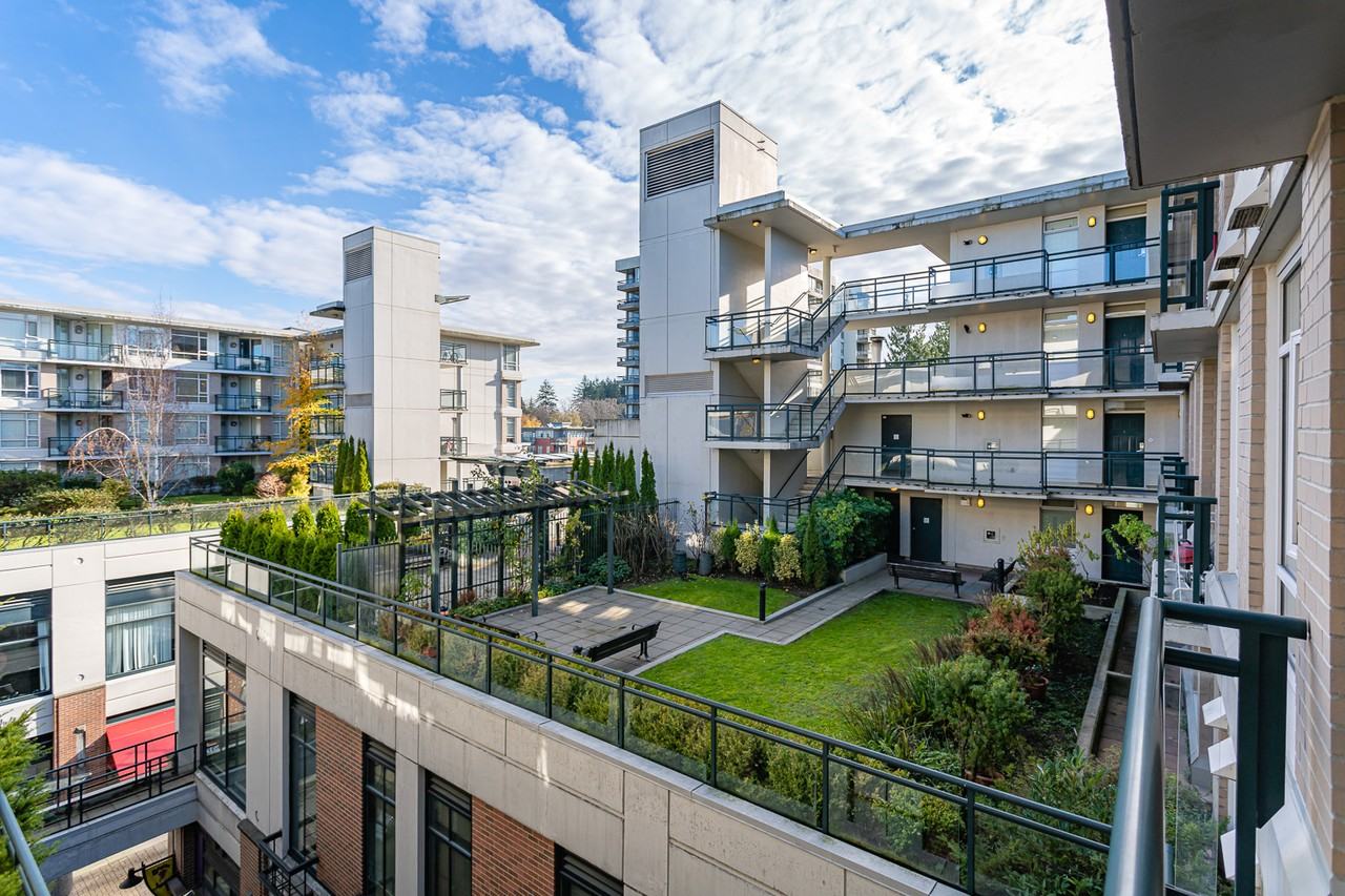 University MarketPlace Apartments - Photo 2 of 12
