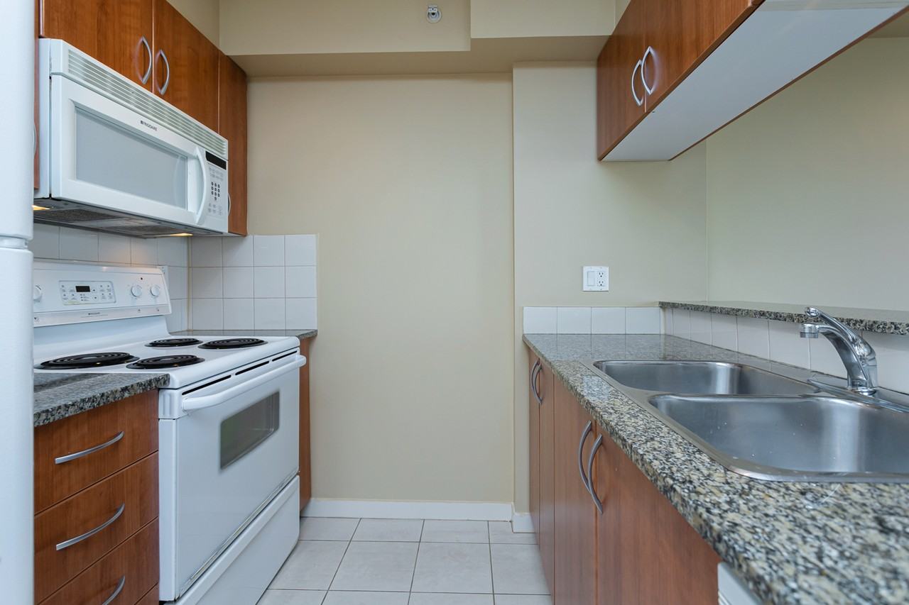 University MarketPlace Apartments - Photo 4 of 12