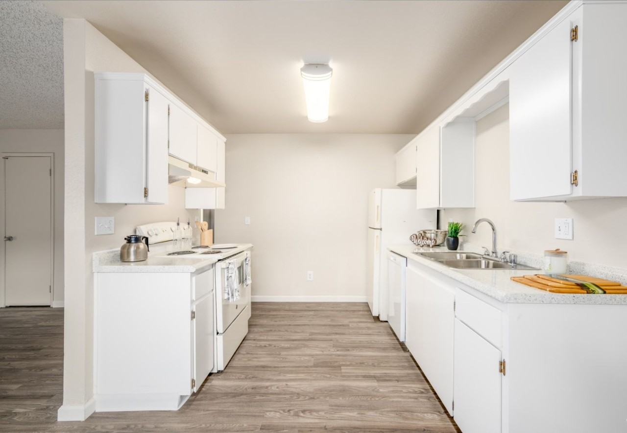 1301 RICHLAND AVENUE - Photo 2 of 26