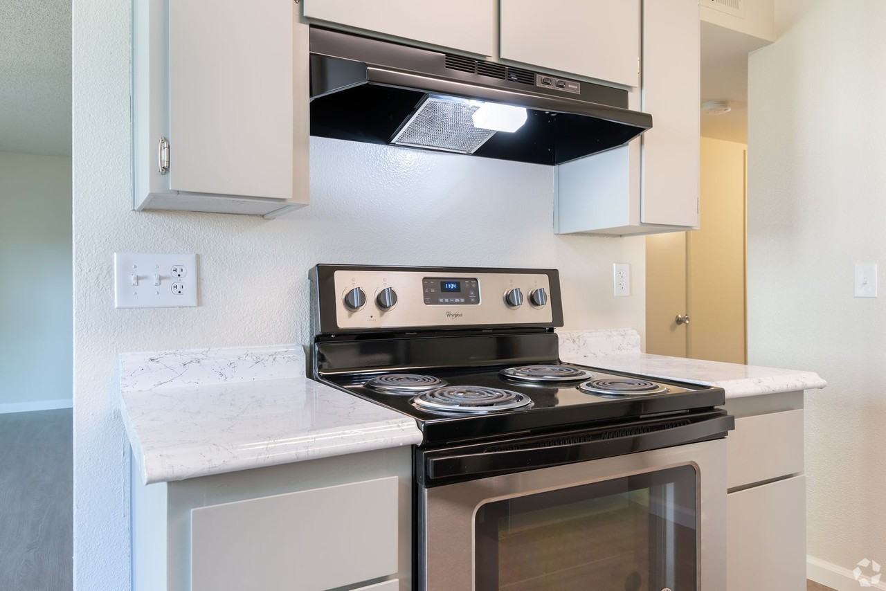 1301 RICHLAND AVENUE - Photo 3 of 26