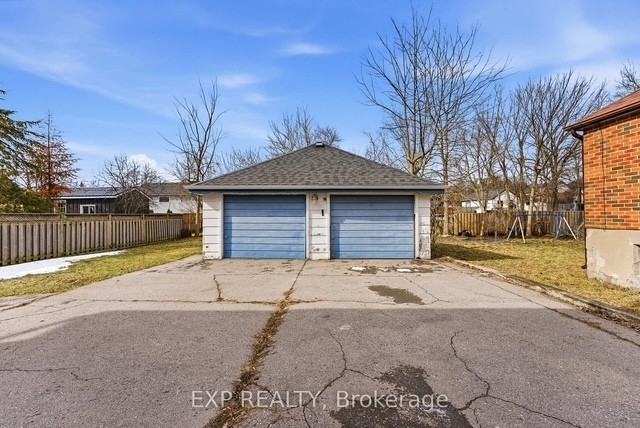 8 Reynolds Crescent - Photo 2 of 15